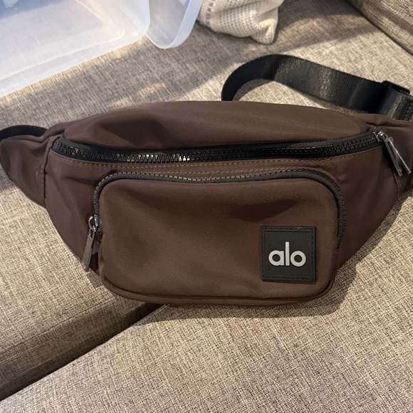 ALO Yoga Dark Brown Belt Bag - Picture 1 of 4